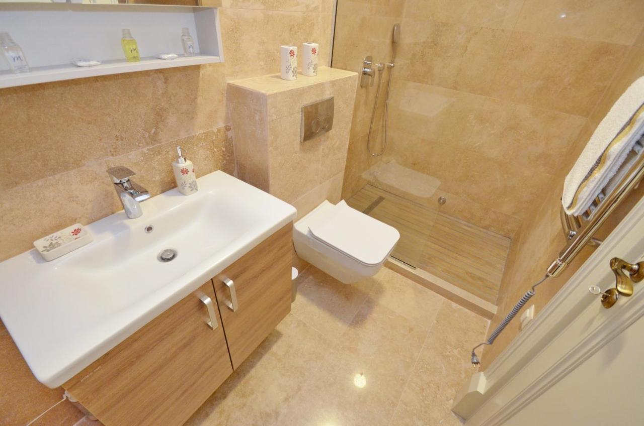 Leut Stone Residence 蒂瓦特 外观 照片