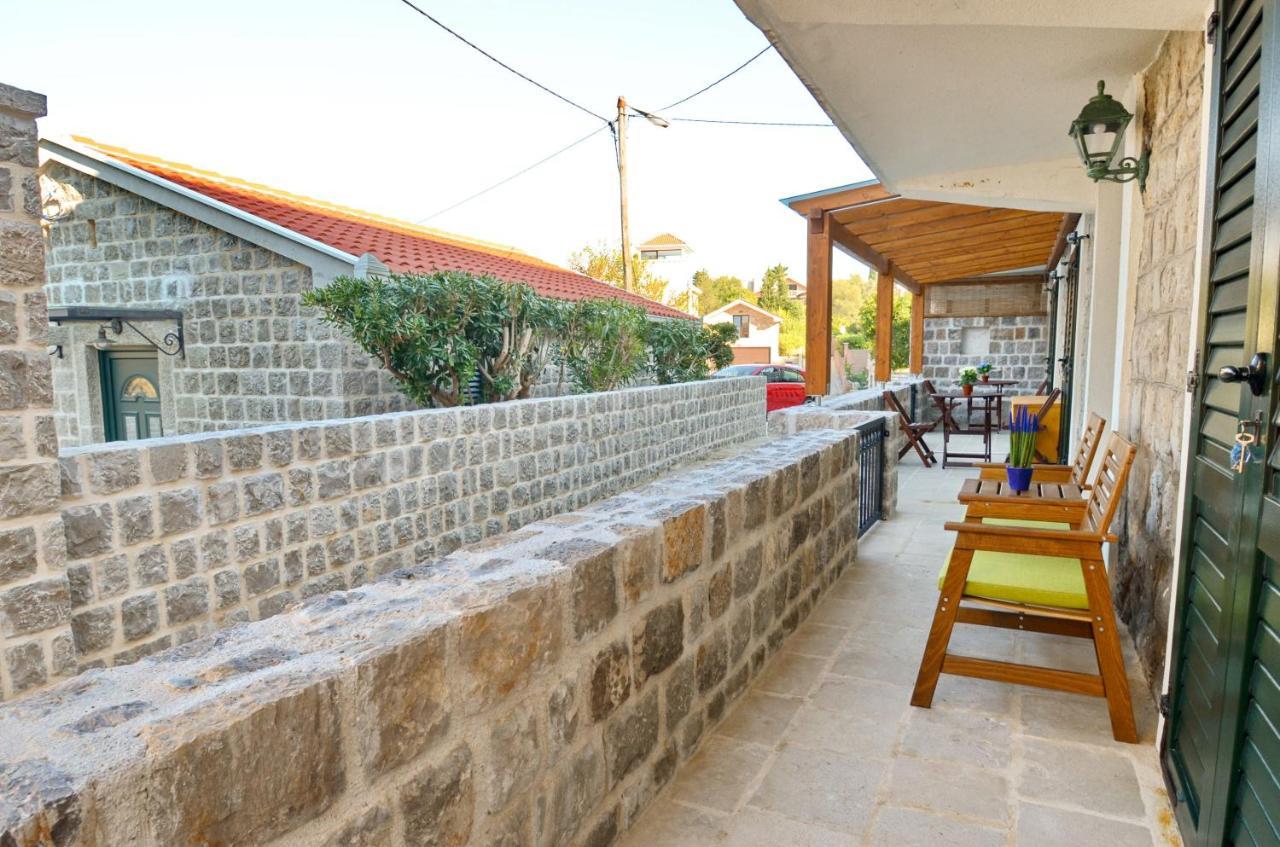 Leut Stone Residence 蒂瓦特 外观 照片