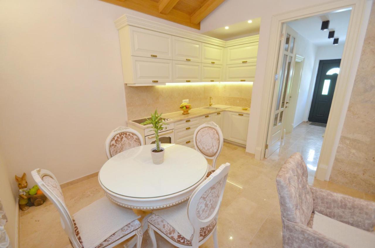 Leut Stone Residence 蒂瓦特 外观 照片