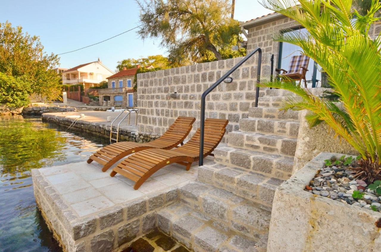 Leut Stone Residence 蒂瓦特 外观 照片