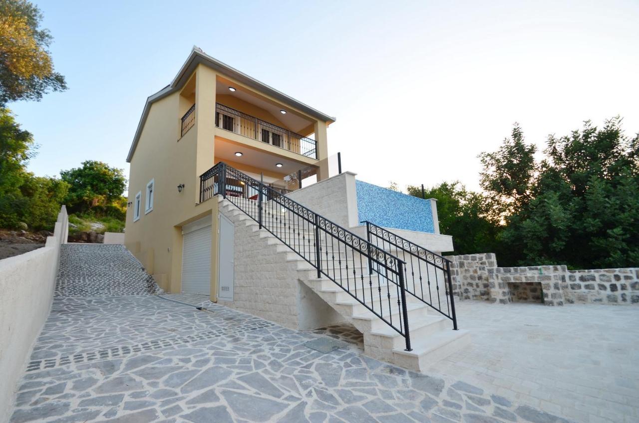 Leut Stone Residence 蒂瓦特 外观 照片