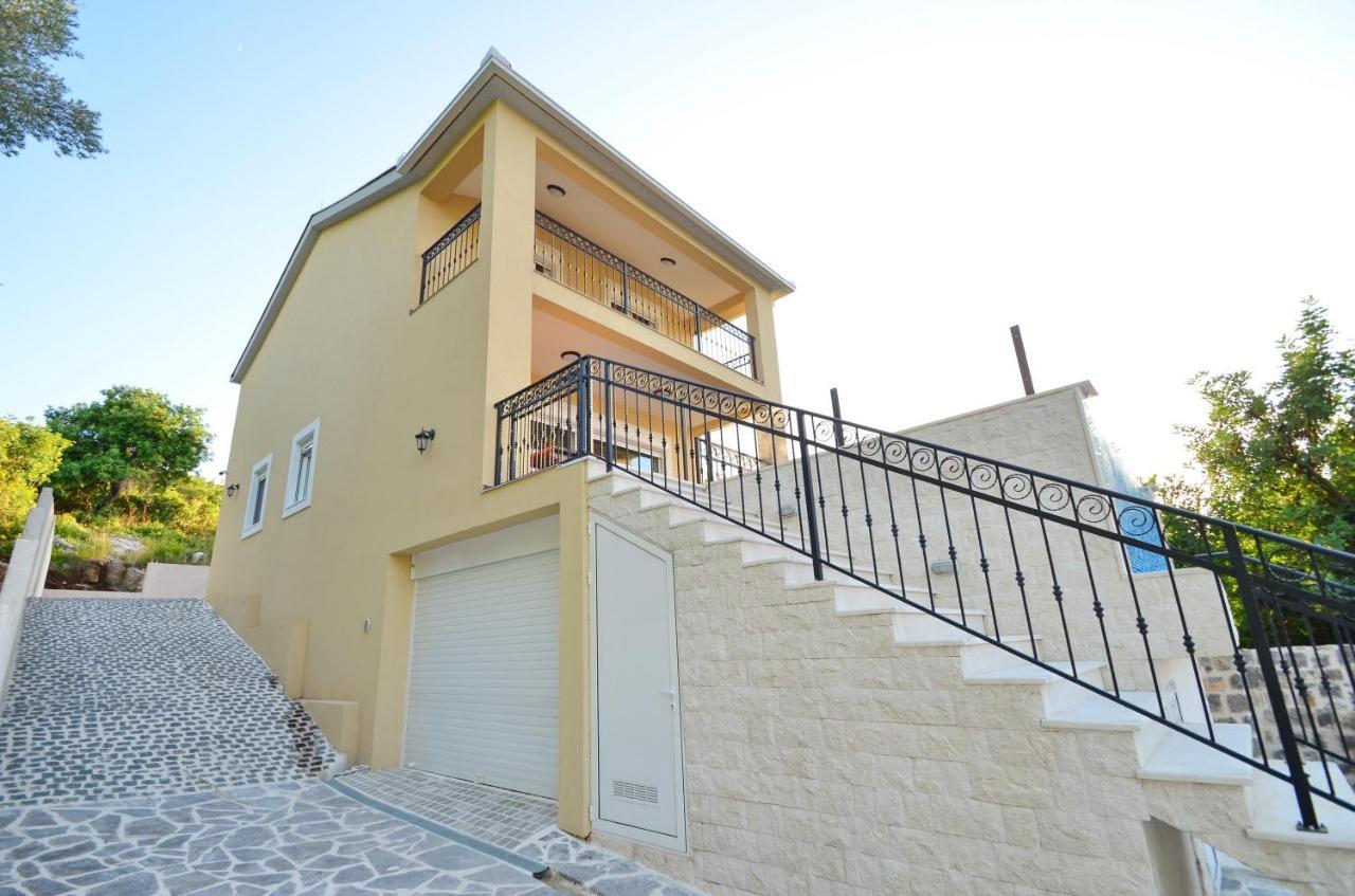 Leut Stone Residence 蒂瓦特 外观 照片